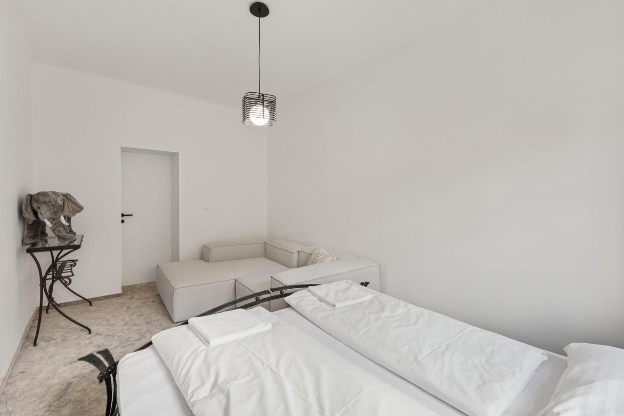 Ah Luxury Old Town Apartment Bratislava Exterior foto